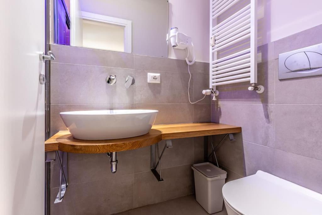 Dafne Room Un'Oasi Romana Per Coppie Exterior photo